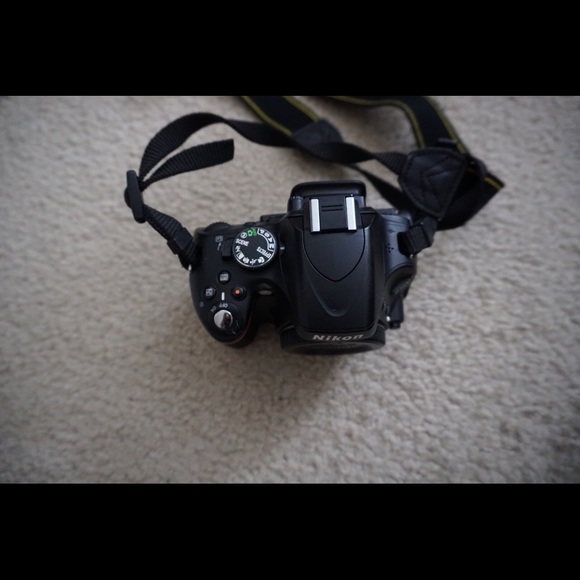 Used Nikon D5100 w/ lenses & accessories - Picture 4 of 8